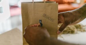 Desain Kemasan Berkarakter Manusia untuk Brand yang Ingin Terasa Dekat