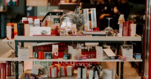 Kemasan Natal Retail yang Hangat tanpa Terlihat Berlebihan