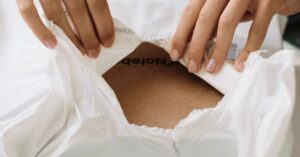 Pengalaman Membuka Kemasan Produk yang Membuat Brand Lebih Diingat