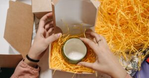 Urutan Isi Kemasan Online Shop agar Pengalaman Pelanggan Lebih Rapi